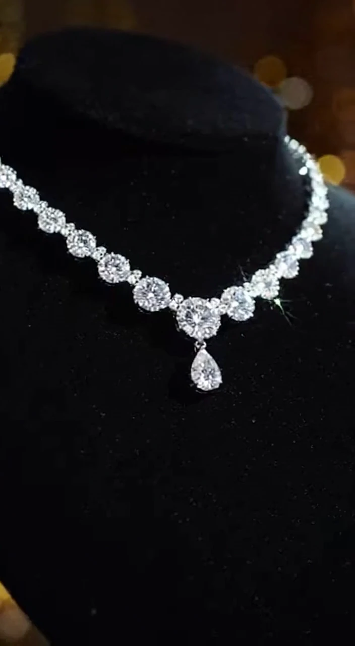 Luxury Diamond and Gold Jewelry Compilation Stunning Sparkle Fine Craftsmanship in Elegant Settings