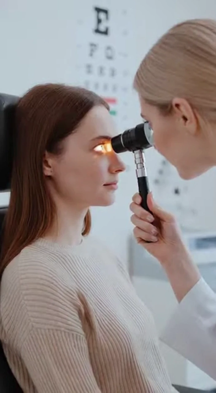 Professional Optometry Video: Eye Exams, Vision Consultations, and Eyewear Selection in a Modern Eye Care Clinic